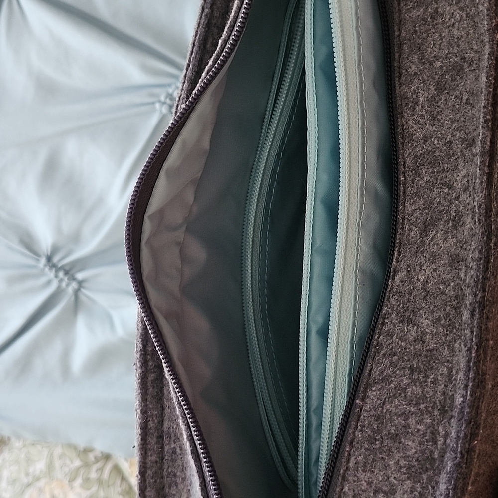 OGIO Gray Shoulder Bag - Picture 5 of 6